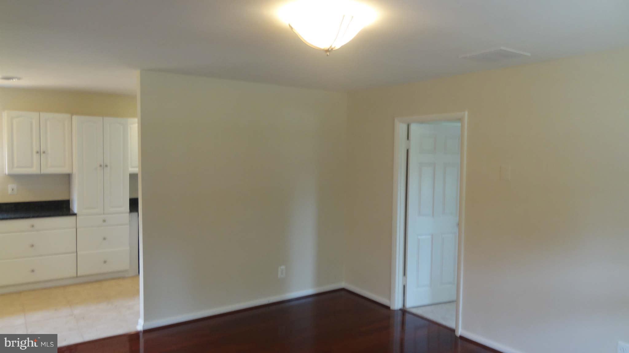 8018 Fordson Road Alexandria, VA 22306 - Photo 14 of 22 Living Room
