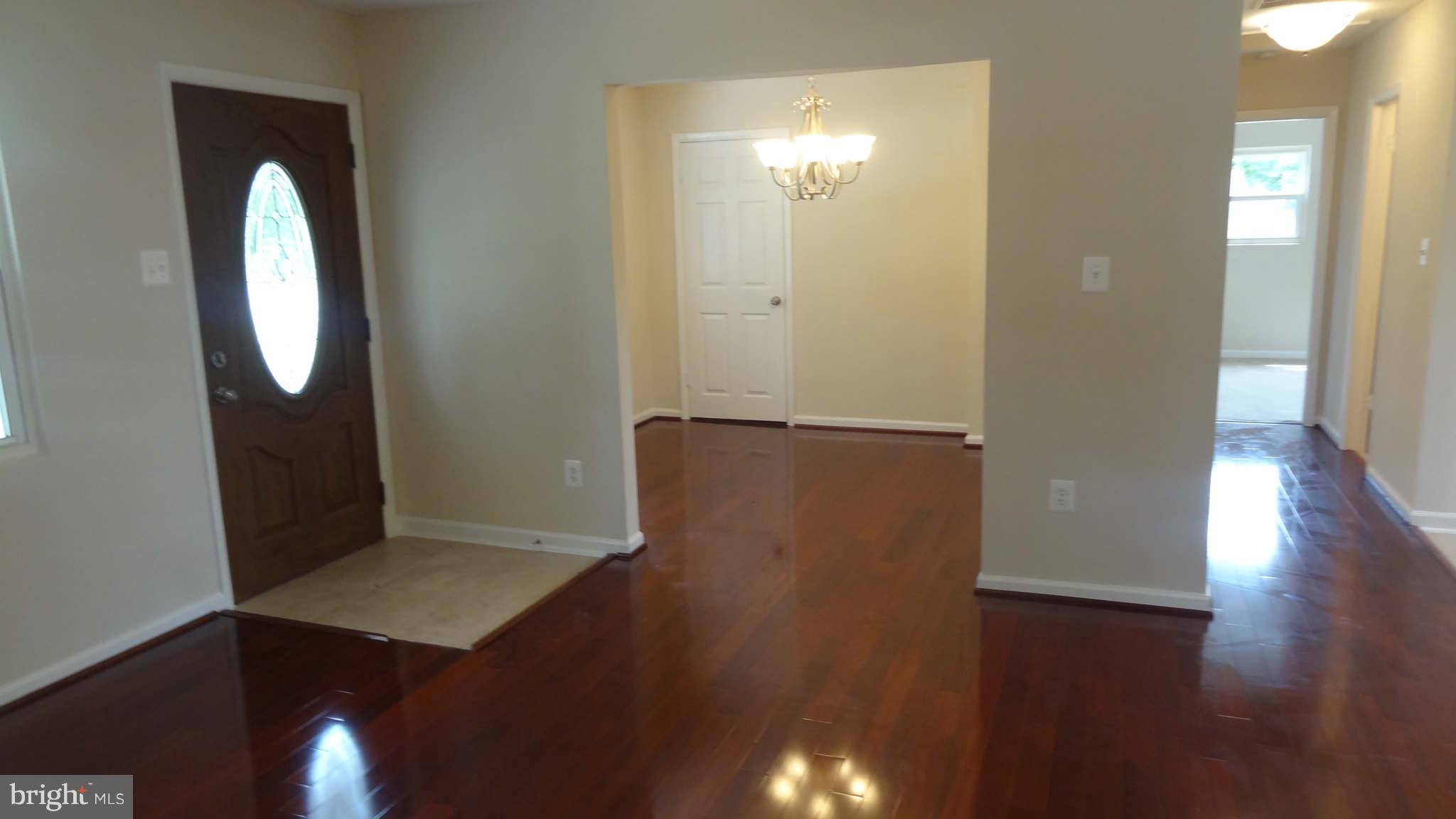 8018 Fordson Road Alexandria, VA 22306 - Photo 8 of 22 Living Room