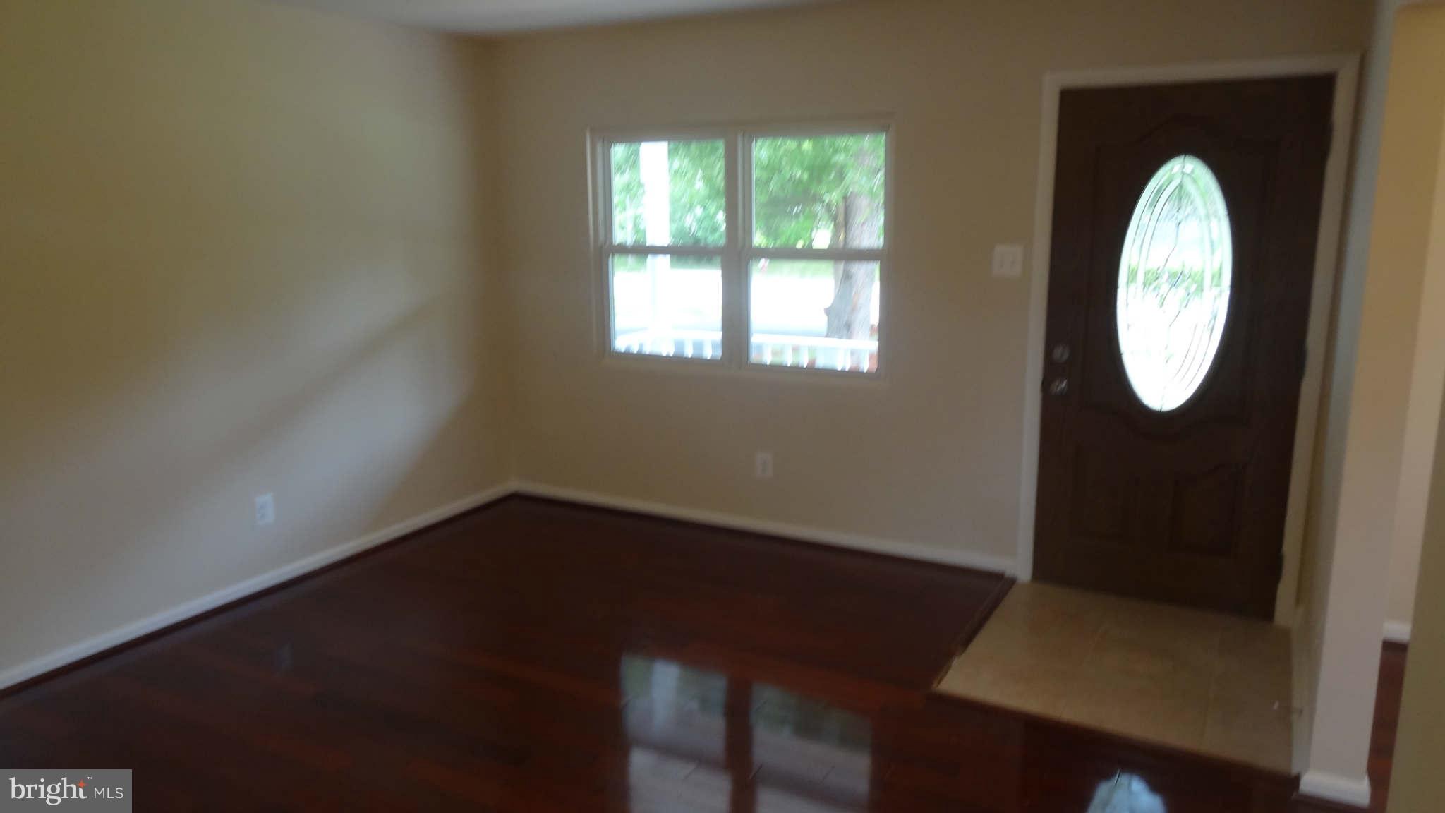 8018 Fordson Road Alexandria, VA 22306 - Photo 10 of 22 Living Room