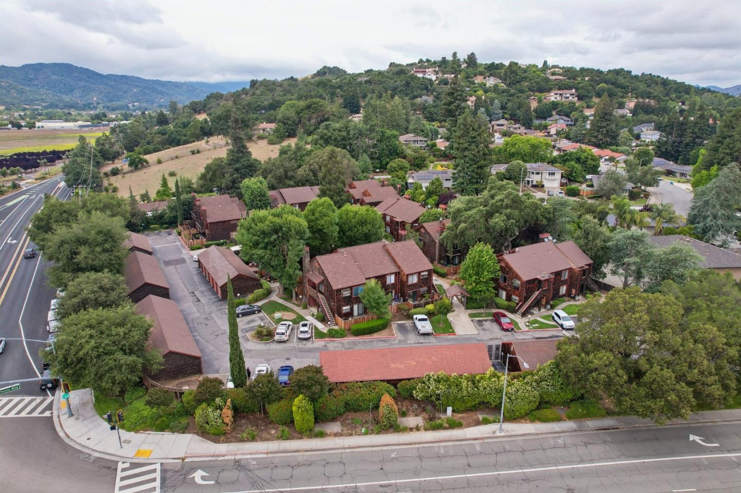 1555 Hecker Pass Road, Unit E201 Gilroy, CA 95020 - Photo 25 of 28