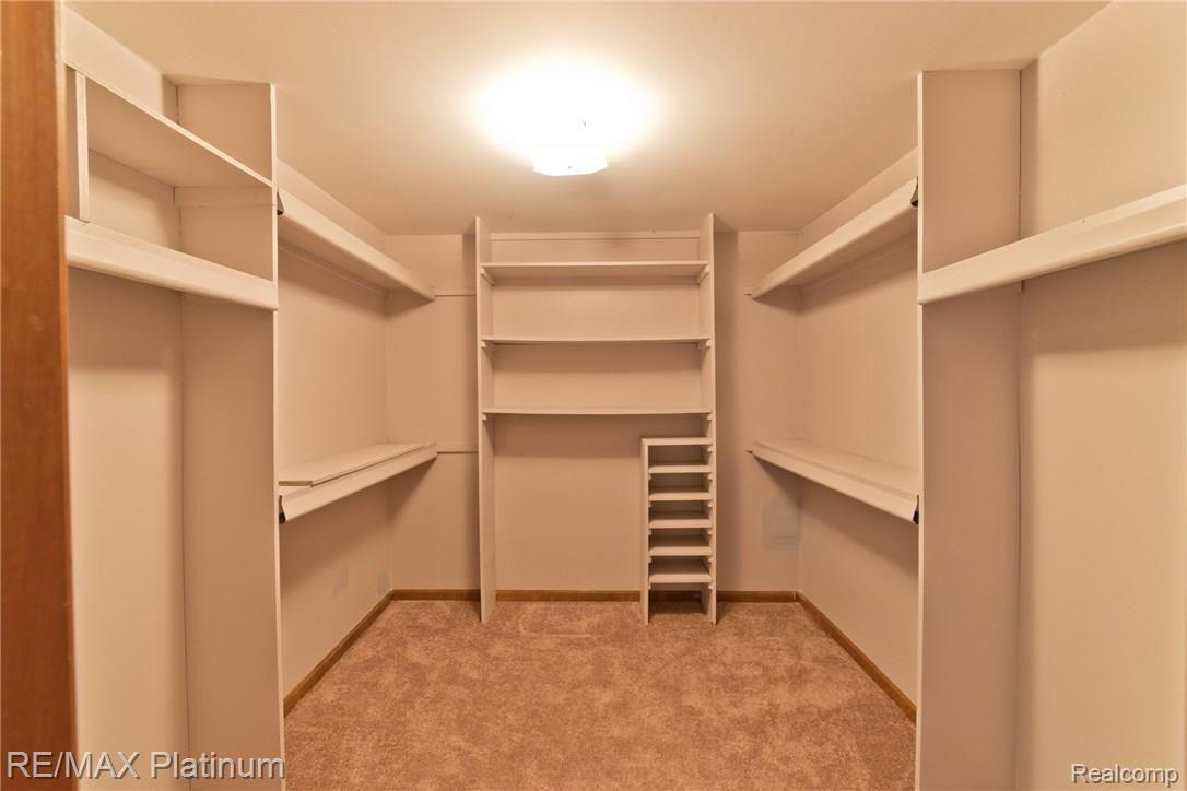 21706 Ruth Street Farmington, MI 48336 - Photo 8 of 32 Large master closet