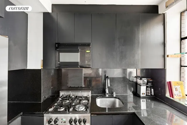 $725,000 | 333 West 56th Street, Unit 6C | Hell's Kitchen