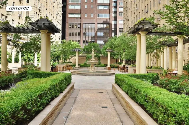 $725,000 | 333 West 56th Street, Unit 6C | Hell's Kitchen