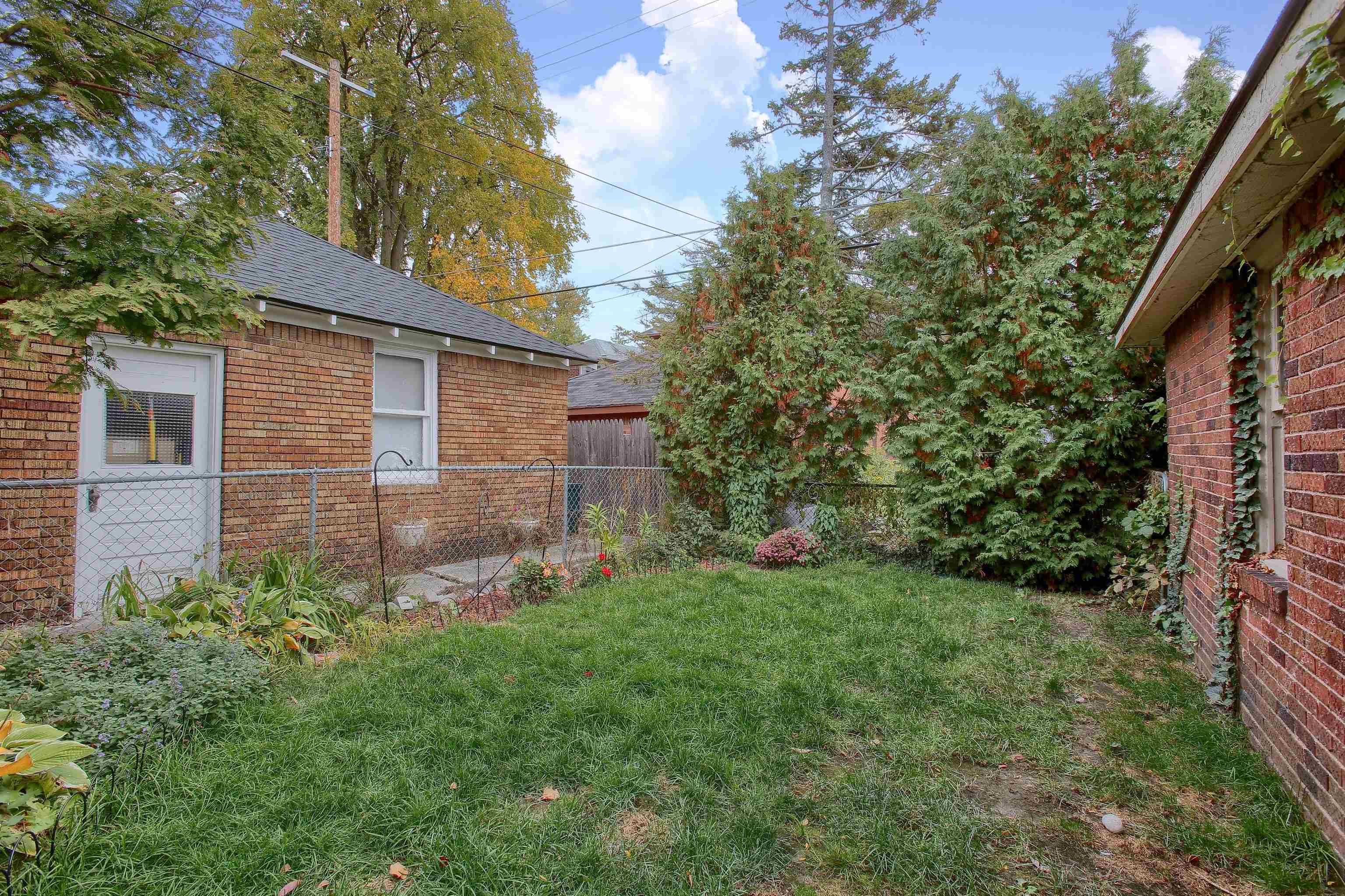 1334 Nottingham Road Grosse Pointe, MI 48230 - Photo 32 of 33 50093704-31.JPG