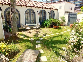 149 Siena Drive Long Beach, CA 90803 - Photo 28 of 40 a front view of a house with garden