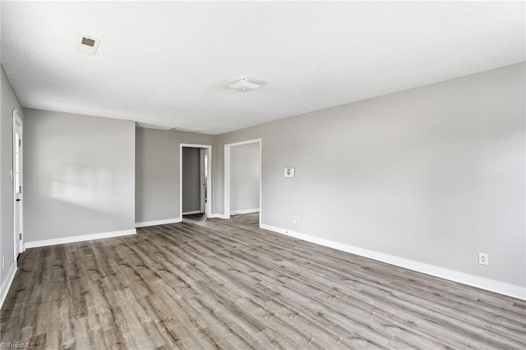 613 Beckner Street Lexington, NC 27292 - Photo 11 of 38 Living Room