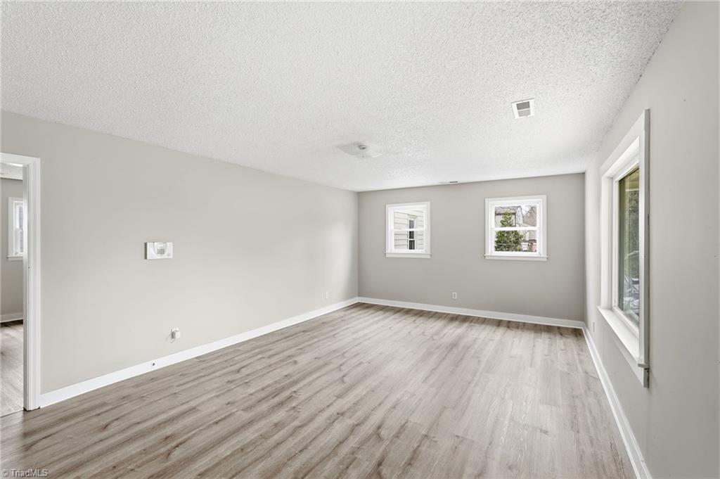 613 Beckner Street Lexington, NC 27292 - Photo 12 of 38 Living Room