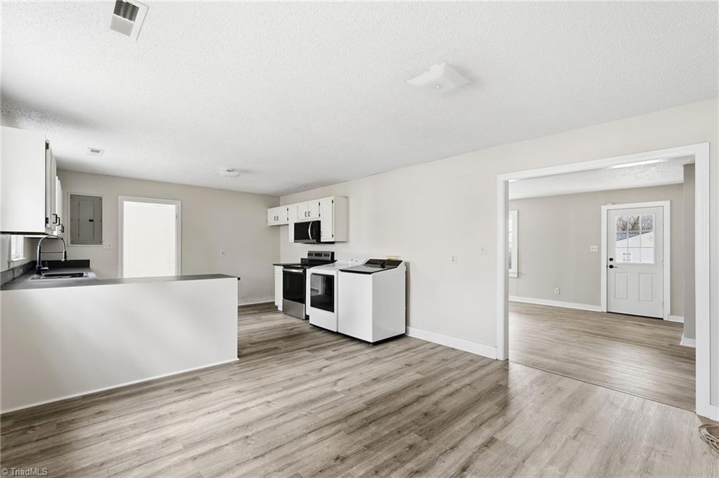 613 Beckner Street Lexington, NC 27292 - Photo 13 of 38 Kitchen