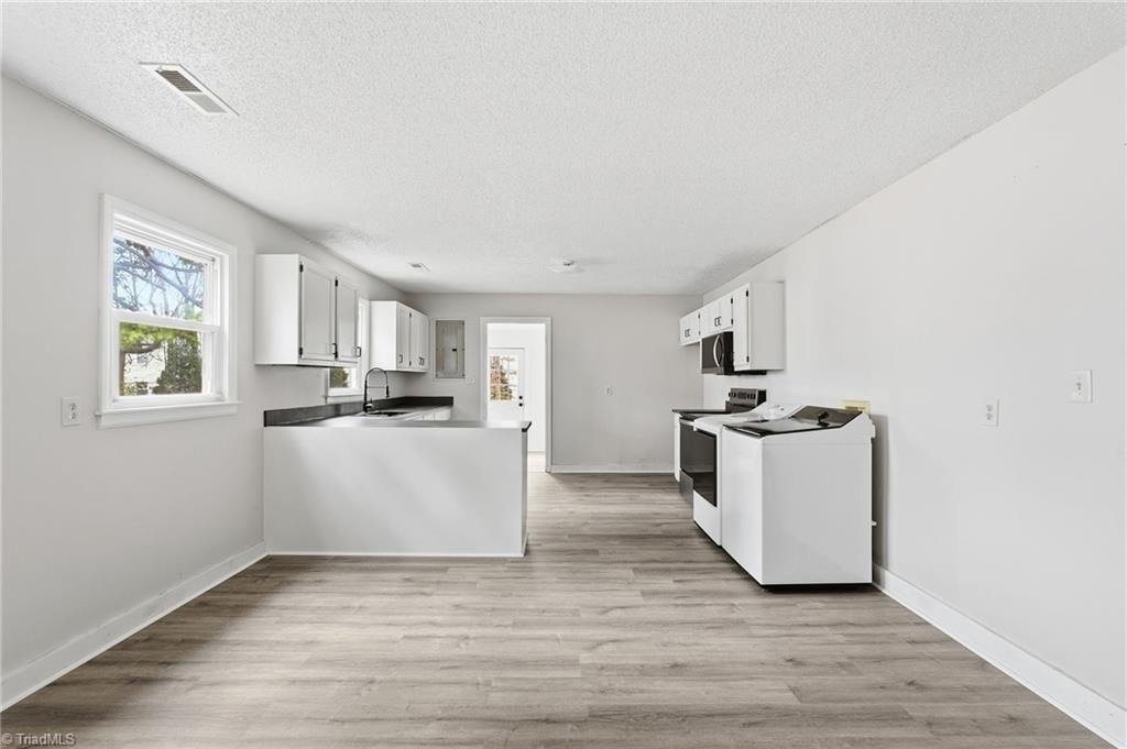 613 Beckner Street Lexington, NC 27292 - Photo 15 of 38 Kitchen/ Dining Area