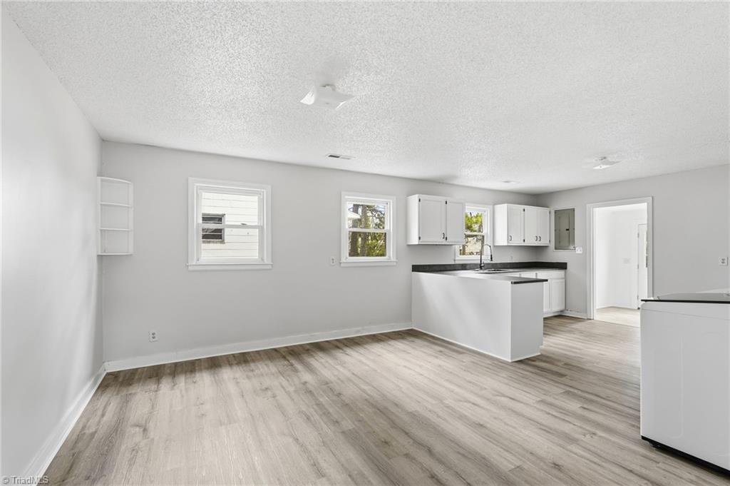 613 Beckner Street Lexington, NC 27292 - Photo 16 of 38 Kitchen/ Dining Area