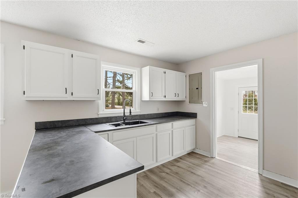 613 Beckner Street Lexington, NC 27292 - Photo 19 of 38 Kitchen