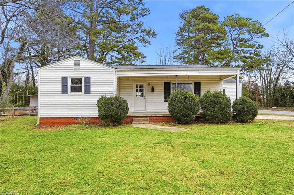 613 Beckner Street Lexington, NC 27292 - Photo 2 of 38 Front