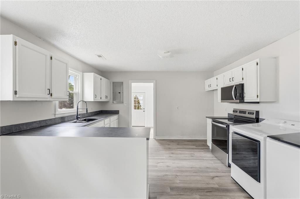 613 Beckner Street Lexington, NC 27292 - Photo 21 of 38 Kitchen