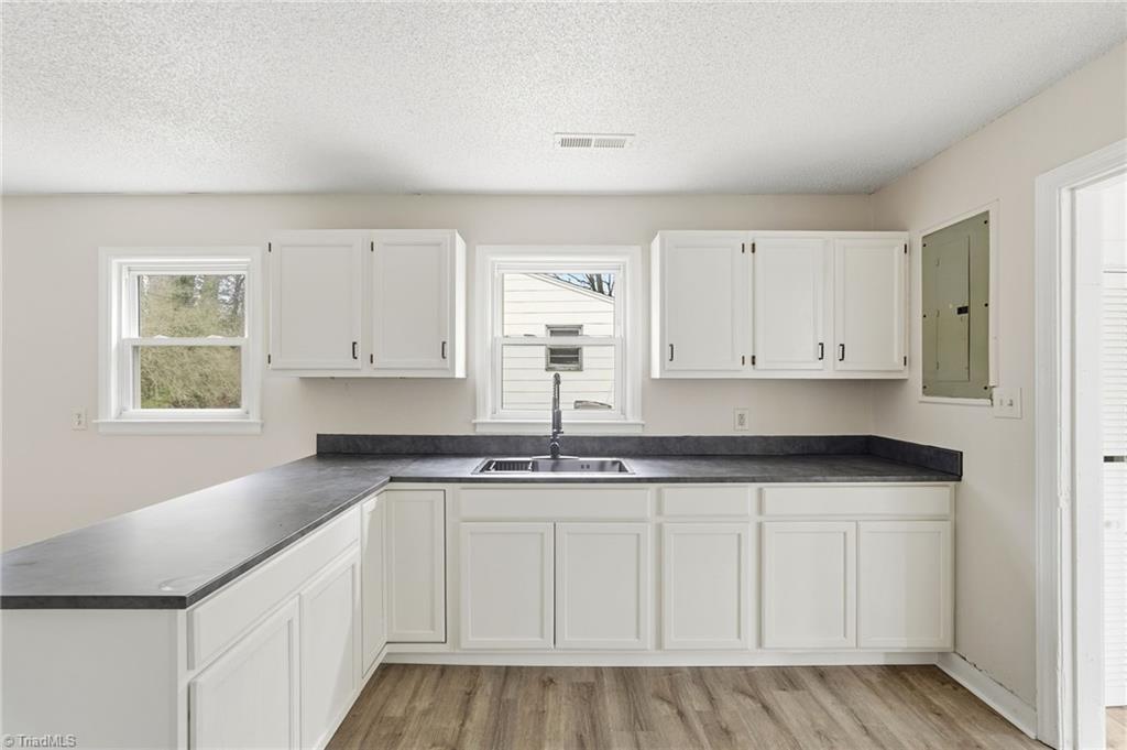 613 Beckner Street Lexington, NC 27292 - Photo 22 of 38 Kitchen