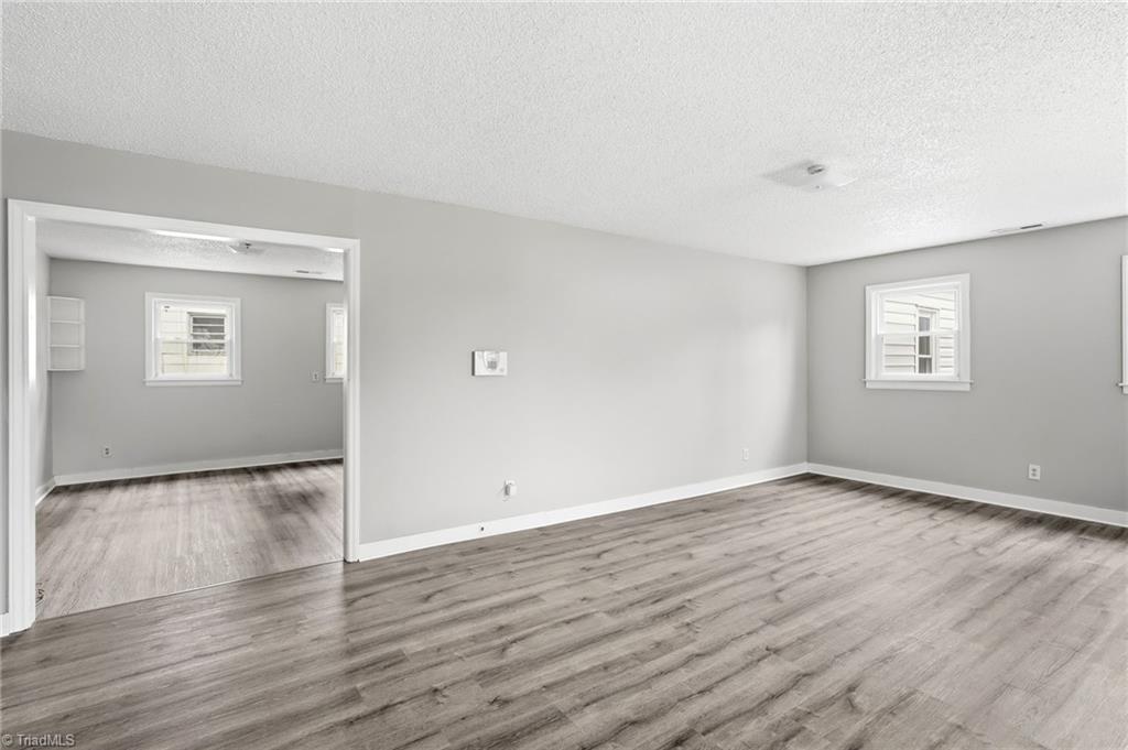 613 Beckner Street Lexington, NC 27292 - Photo 8 of 38 Living Room