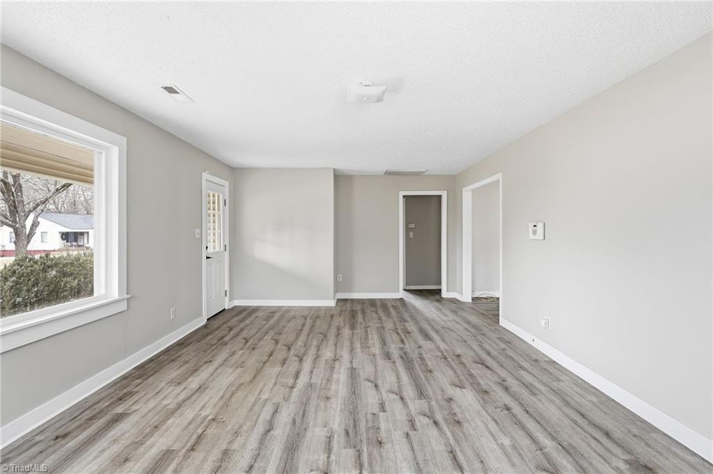 613 Beckner Street Lexington, NC 27292 - Photo 10 of 38 Living Room