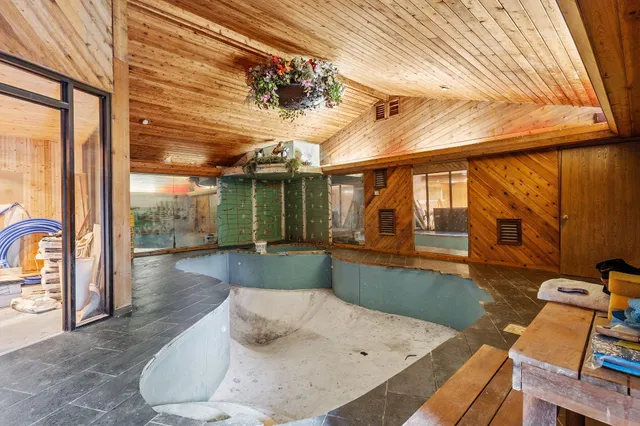 $699,500 | 2549 East 1100 North, Demotte, IN 46310