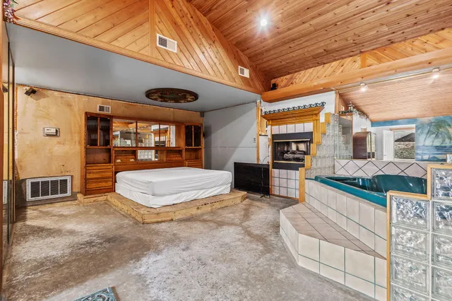 $699,500 | 2549 East 1100 North, Demotte, IN 46310