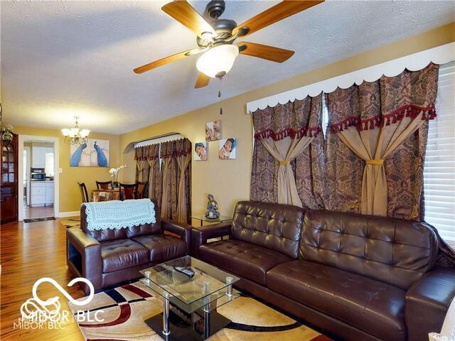 7338 5 Points Road Indianapolis, IN 46259 - Photo 3 of 10