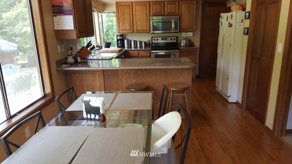 16108 Southeast 170th Place Renton, WA 98058 - Photo 4 of 23 Gallery Image 4