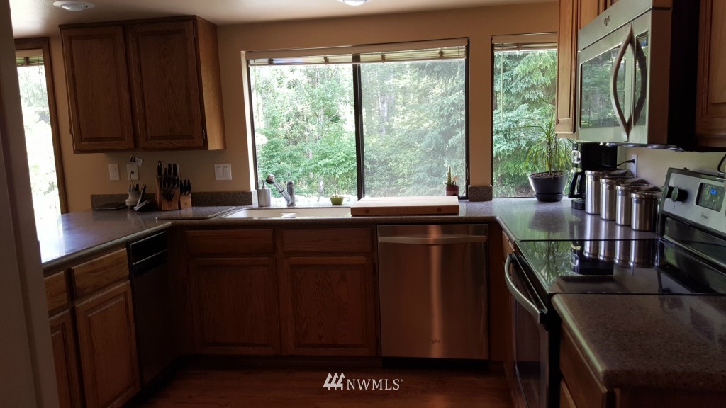 16108 Southeast 170th Place Renton, WA 98058 - Photo 5 of 23 Gallery Image 5