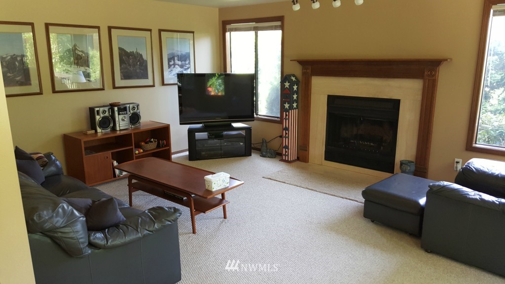 16108 Southeast 170th Place Renton, WA 98058 - Photo 7 of 23 Gallery Image 7