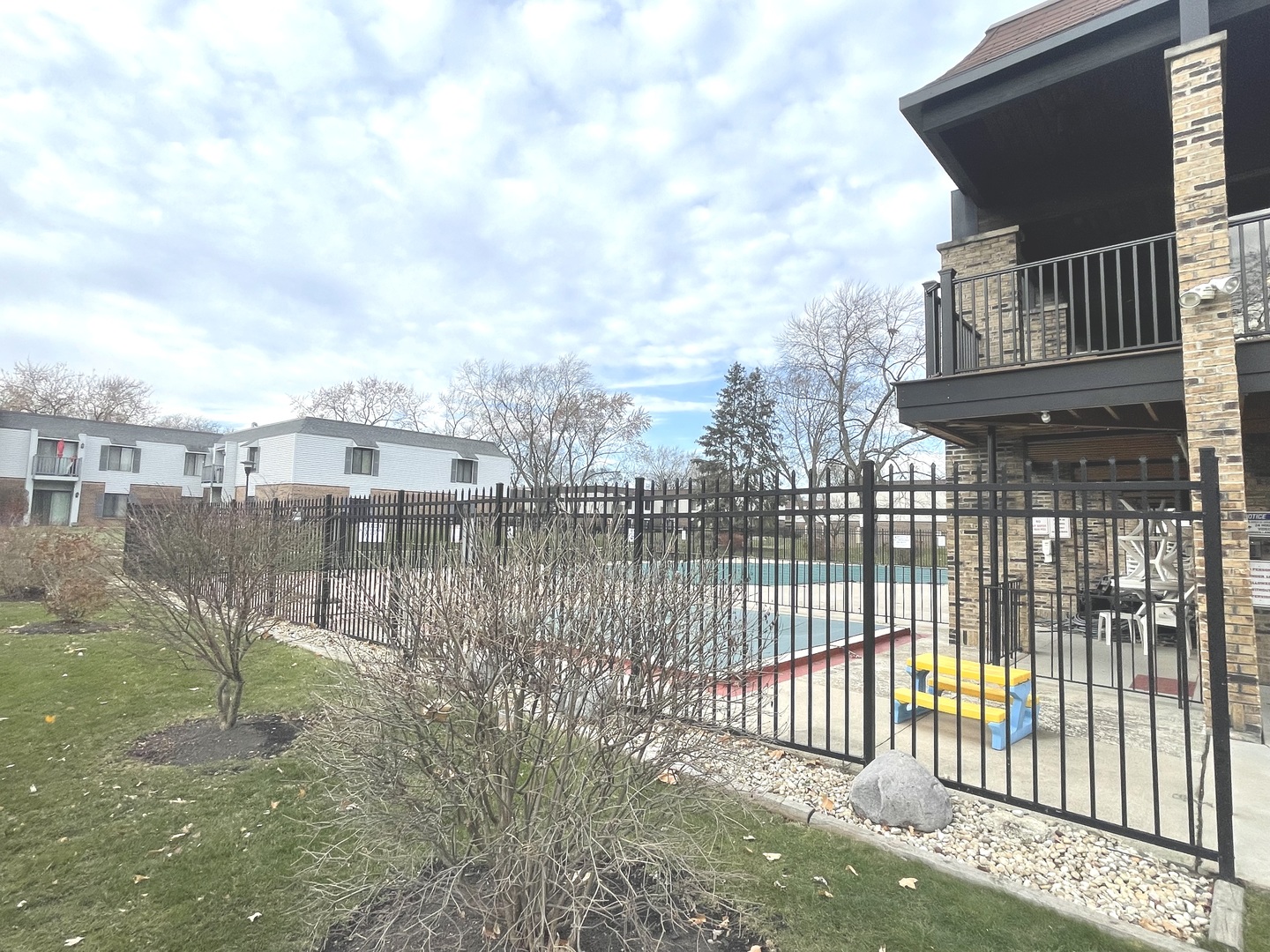 500 74th Street, Unit 102 Downers Grove, IL 60516 - Photo 18 of 21 a view of a garden