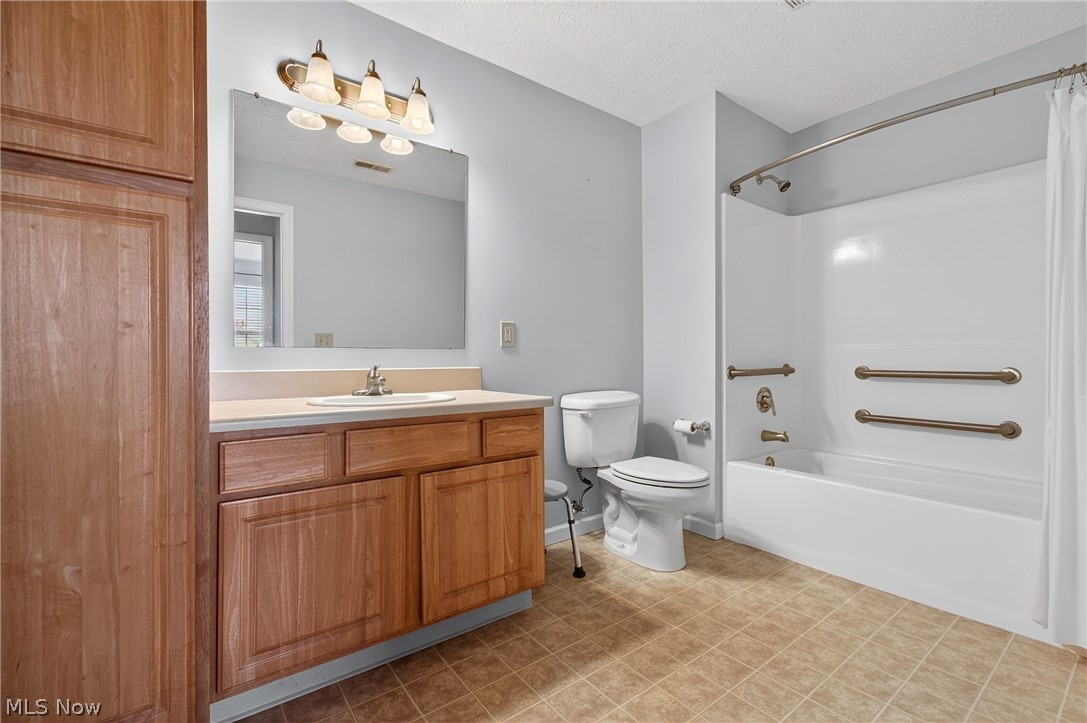4703 Hills And Dales Road Northwest Canton, OH 44708 - Photo 17 of 25 guest bath with tub