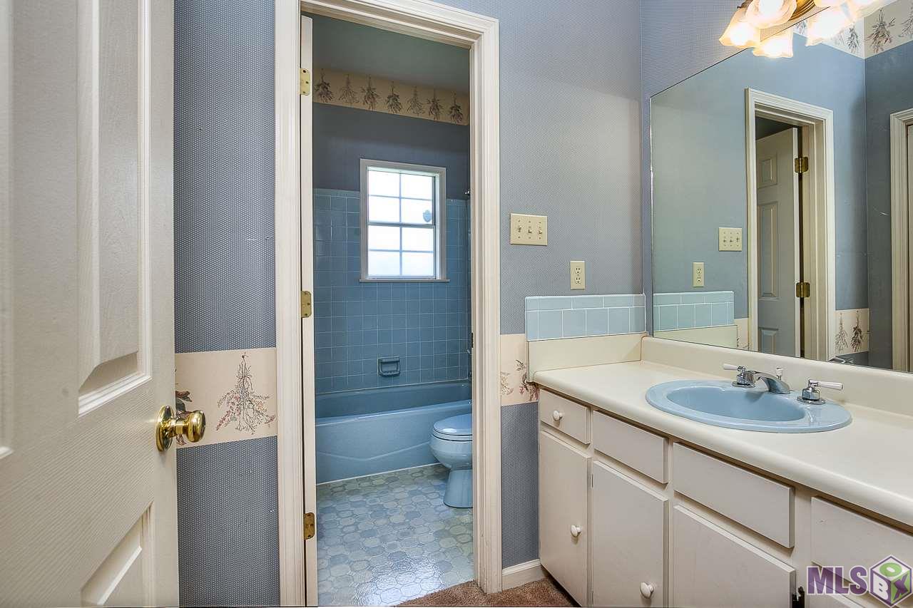 4937 Parkhurst Drive Baton Rouge, LA 70816 - Photo 5 of 13