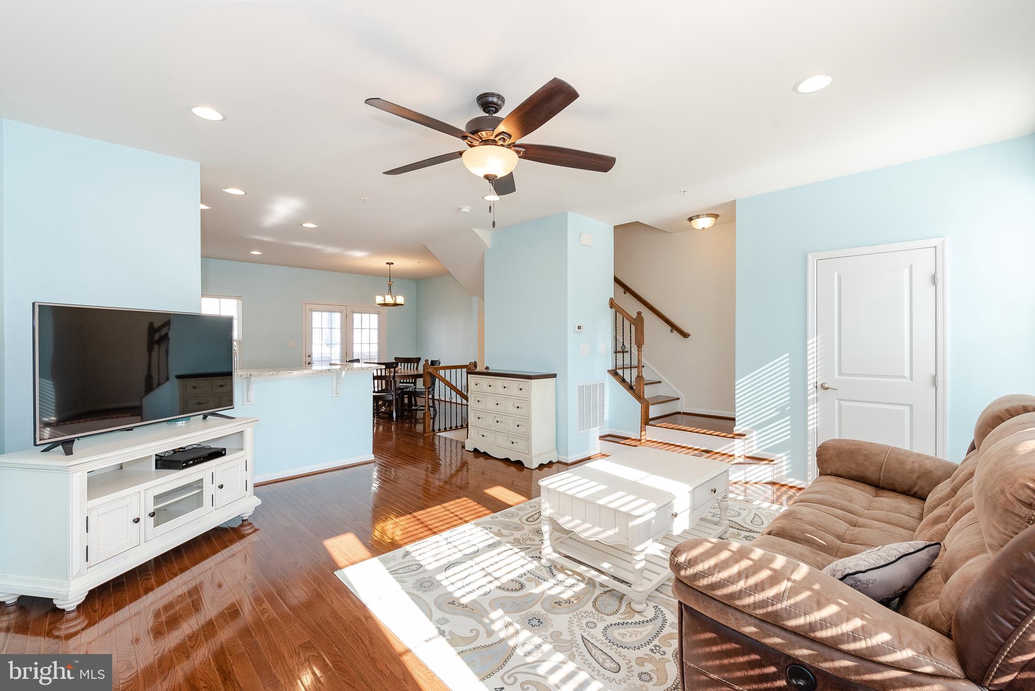 7343 Summit Rock Road Elkridge, MD 21075 - Photo 3 of 38 Living Room
