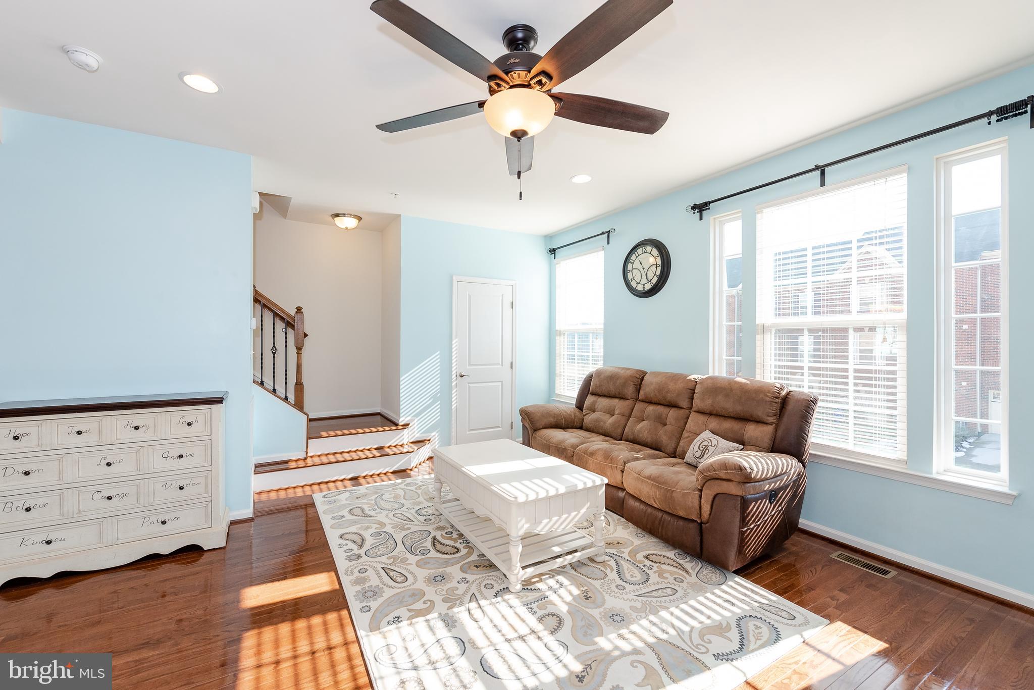 7343 Summit Rock Road Elkridge, MD 21075 - Photo 10 of 38 Living Room