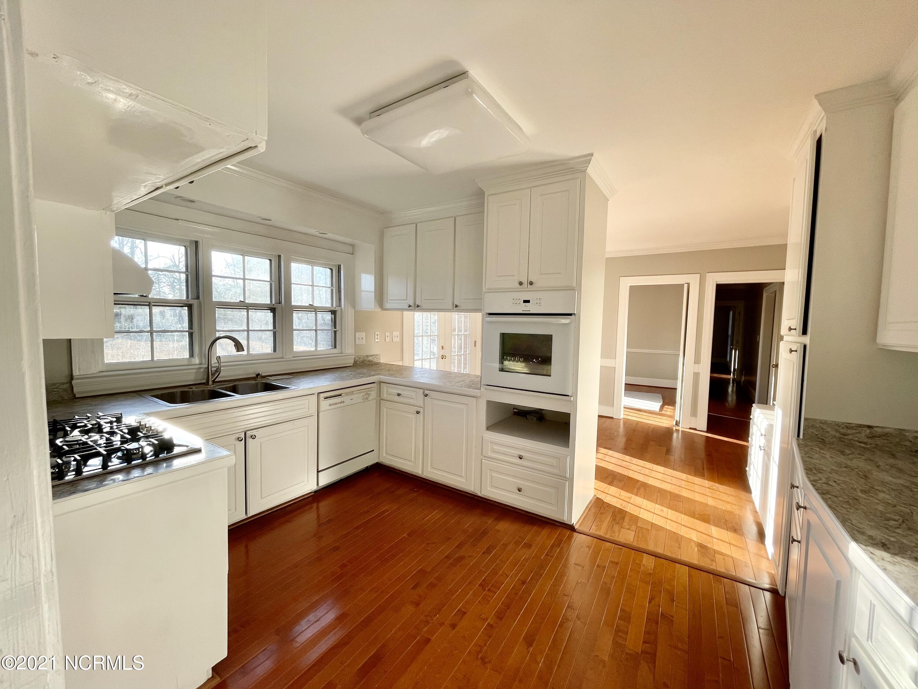 1702 Emerson Road Kinston, NC 28504 - Photo 4 of 40 Kitchen