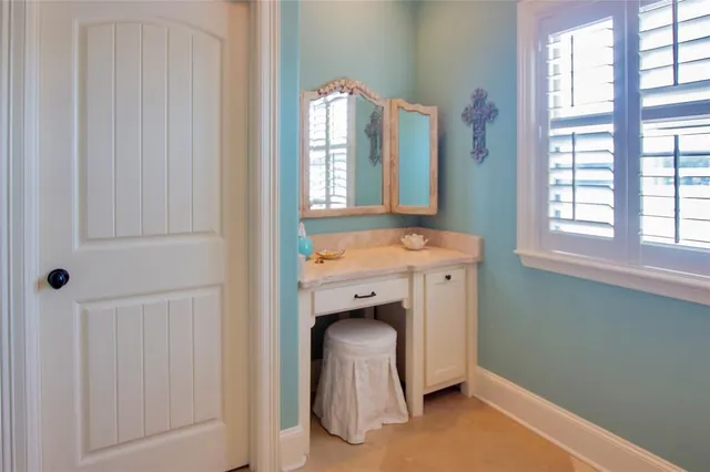 a view of an entryway with washer and dryer