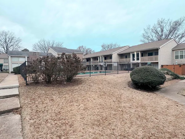 $1,195 | 6765 Quail Hollow Court, Unit 2, Memphis, TN 38120