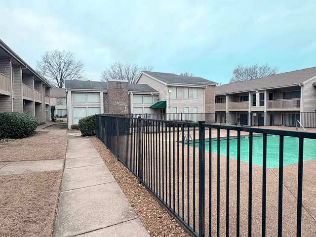 $1,295 | 6765 Quail Hollow Court, Unit 2, Memphis, TN 38120