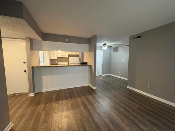 $1,195 | 6765 Quail Hollow Court, Unit 2, Memphis, TN 38120