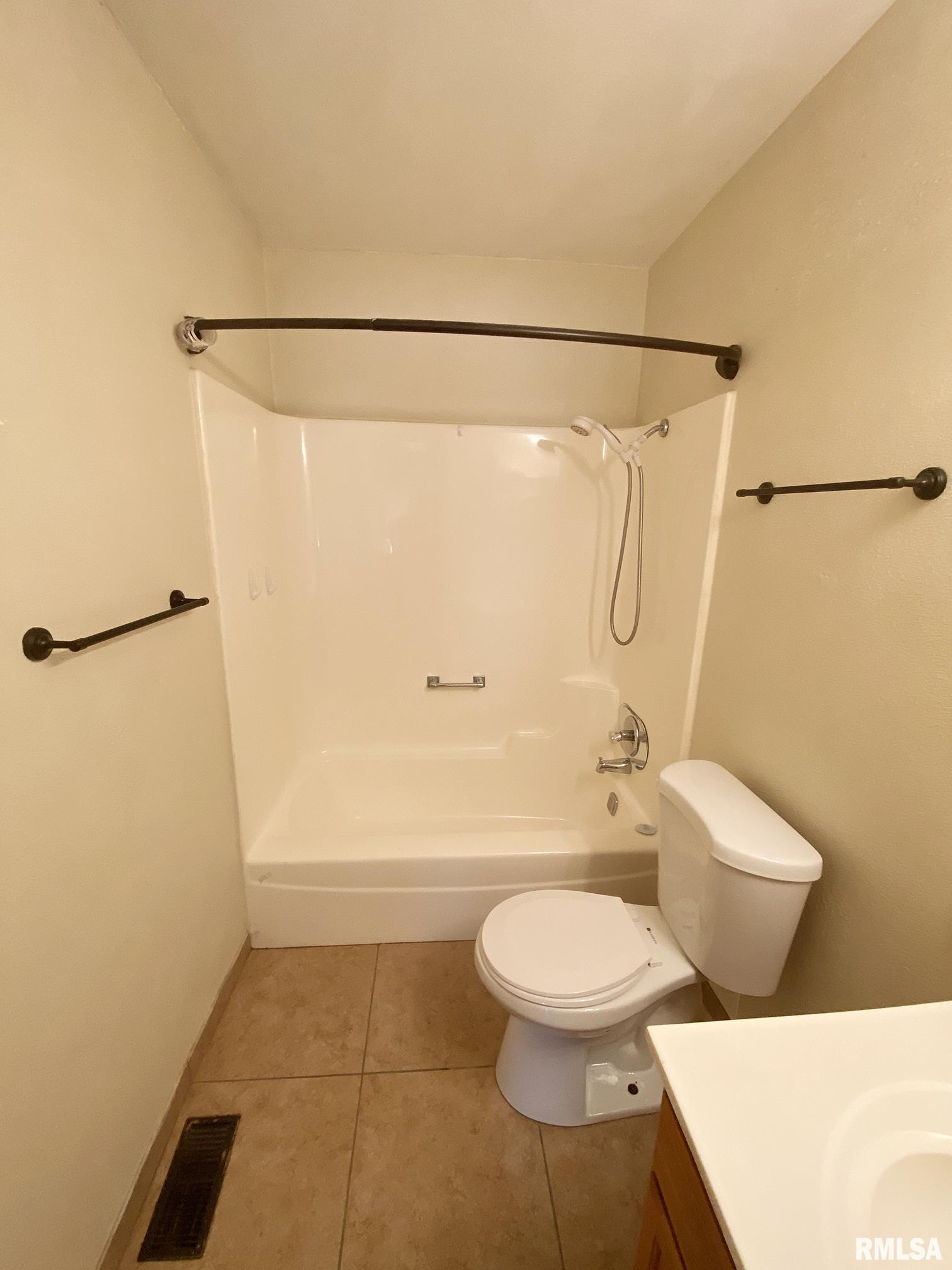 114 West Thomas Street, Unit 6 Wyoming, IL 61491 - Photo 19 of 23