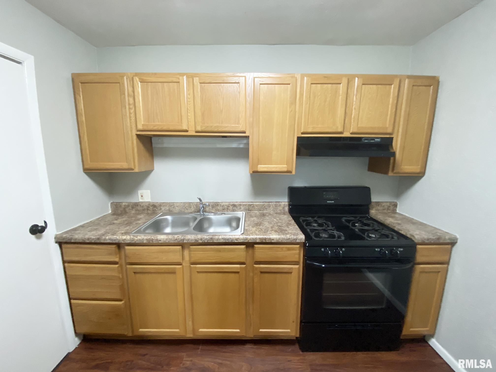 114 West Thomas Street, Unit 6 Wyoming, IL 61491 - Photo 8 of 23