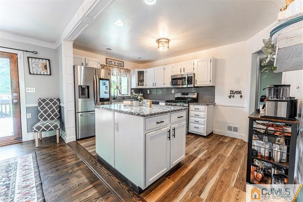 5 Farm Tree Road Manalapan, NJ 07726 - Photo 8 of 30 Gallery Image 8