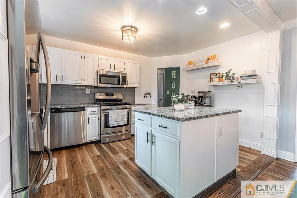 5 Farm Tree Road Manalapan, NJ 07726 - Photo 9 of 30 Gallery Image 9