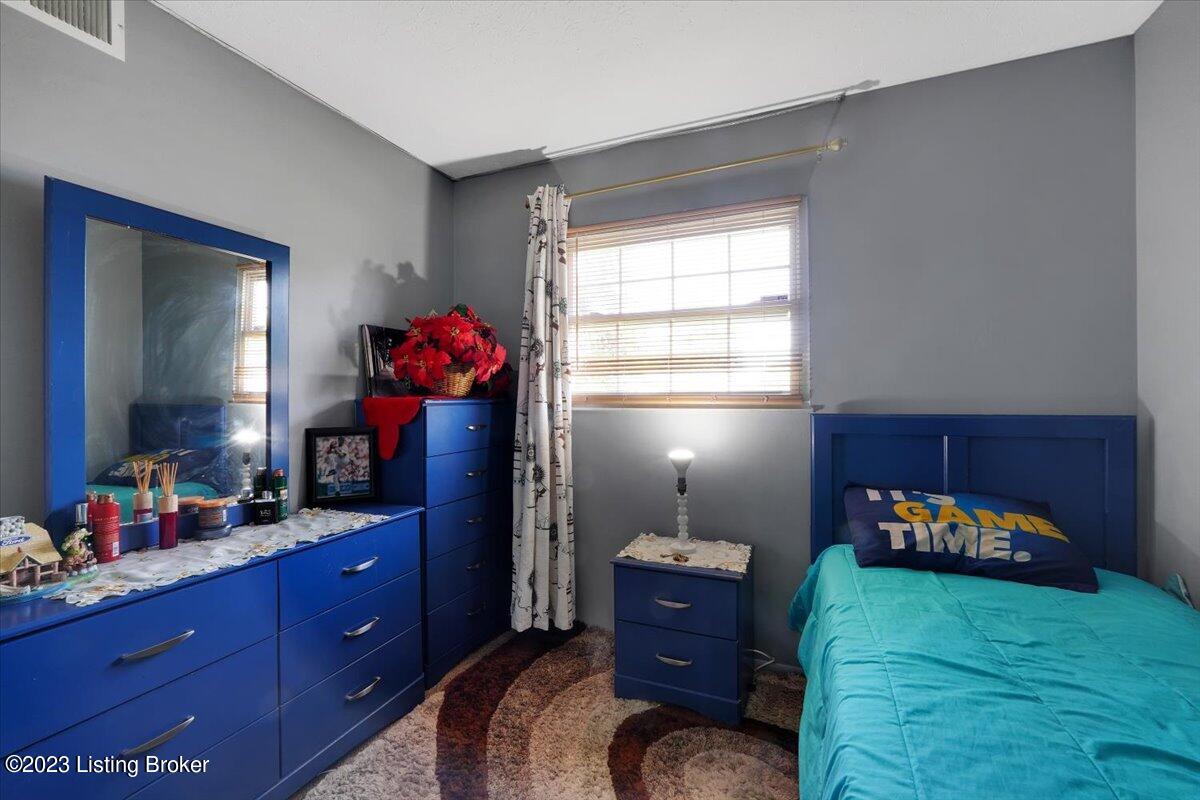 5002 Oldshire Road Louisville, KY 40229 - Photo 16 of 38 16-5002 Oldshire Rd-115
