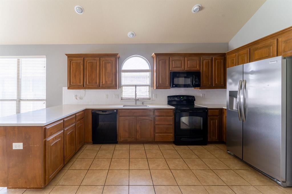 11156 Hawks Landing Road Fort Worth, TX 76052 - Photo 25 of 30 Kitchen
