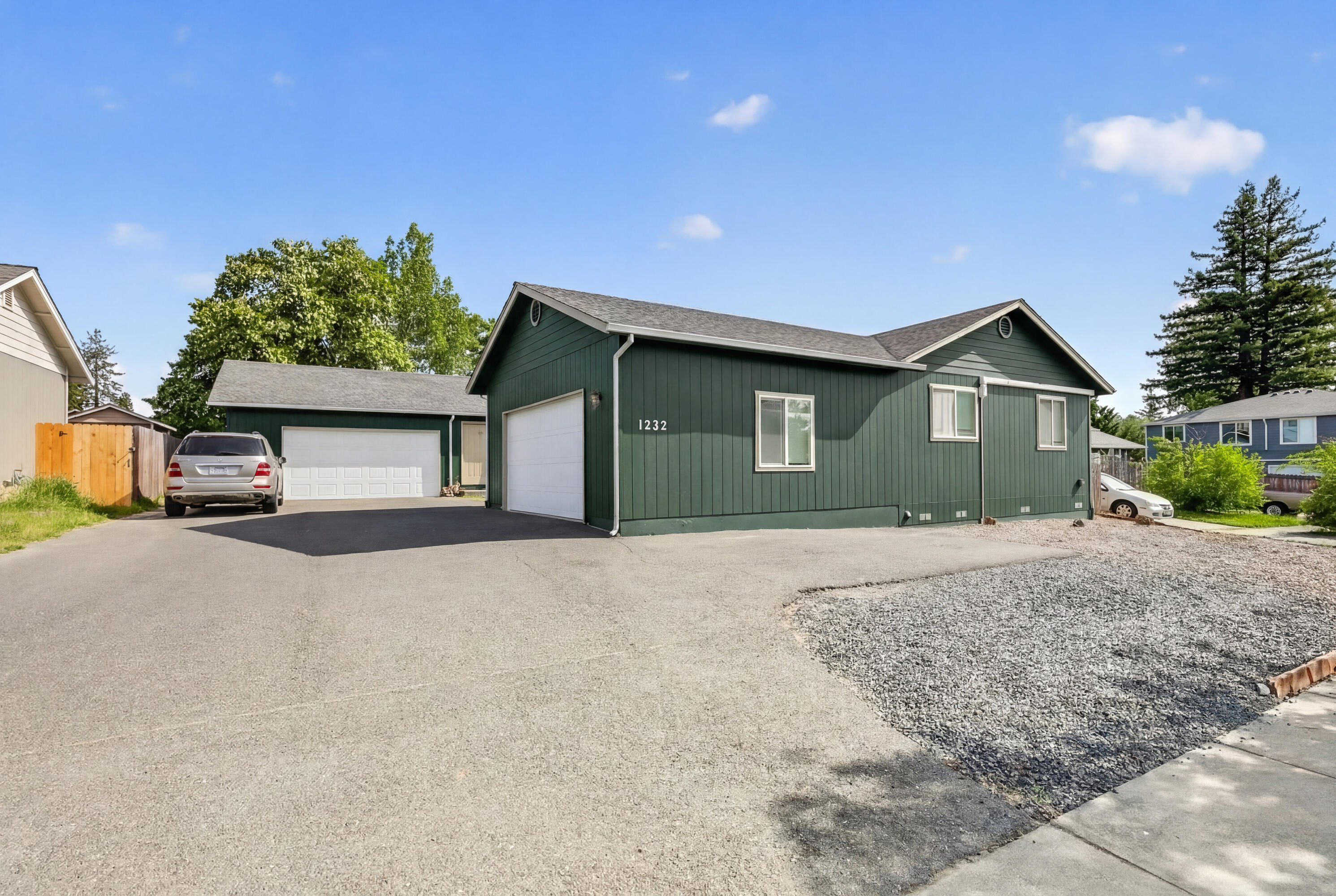 1232 West Harbeck Road Grants Pass, OR 97527 - Photo 4 of 24