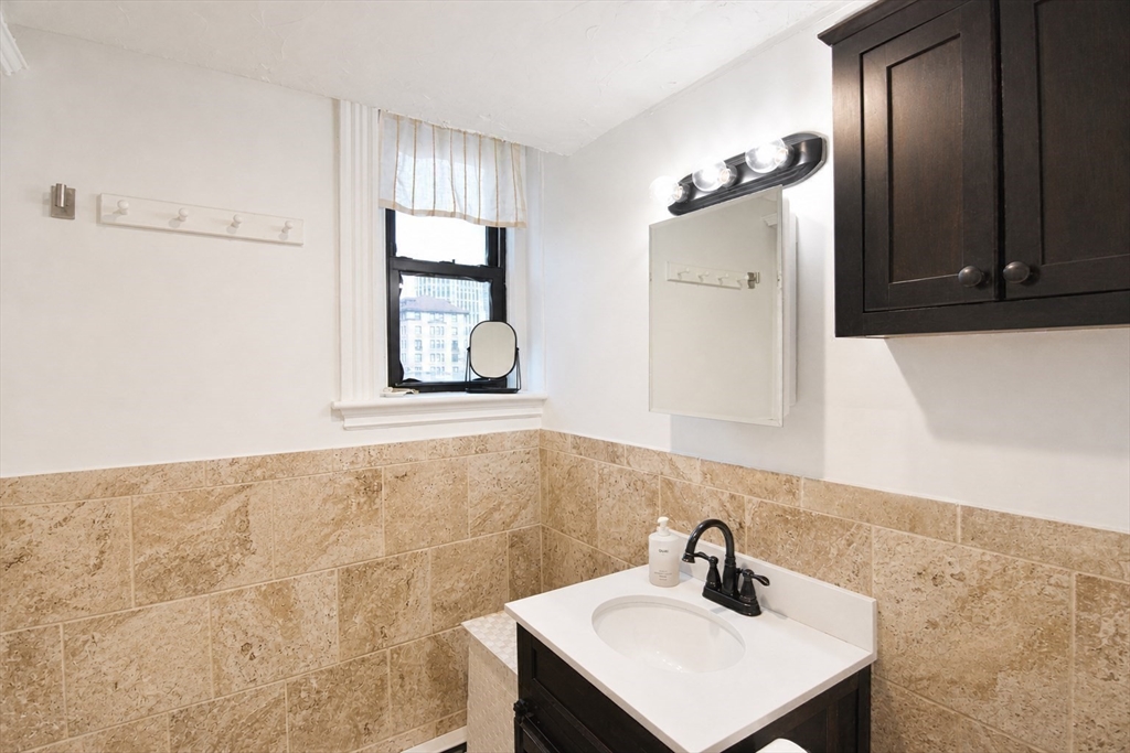 464 Commonwealth Avenue, Unit 33 Boston, MA 02215 - Photo 11 of 18