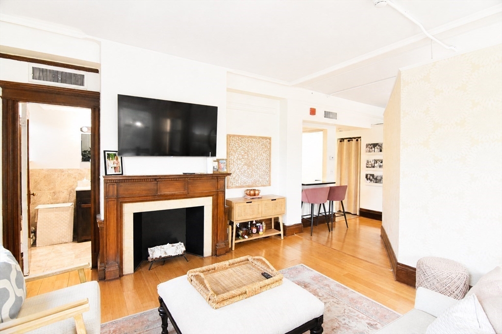 464 Commonwealth Avenue, Unit 33 Boston, MA 02215 - Photo 3 of 18