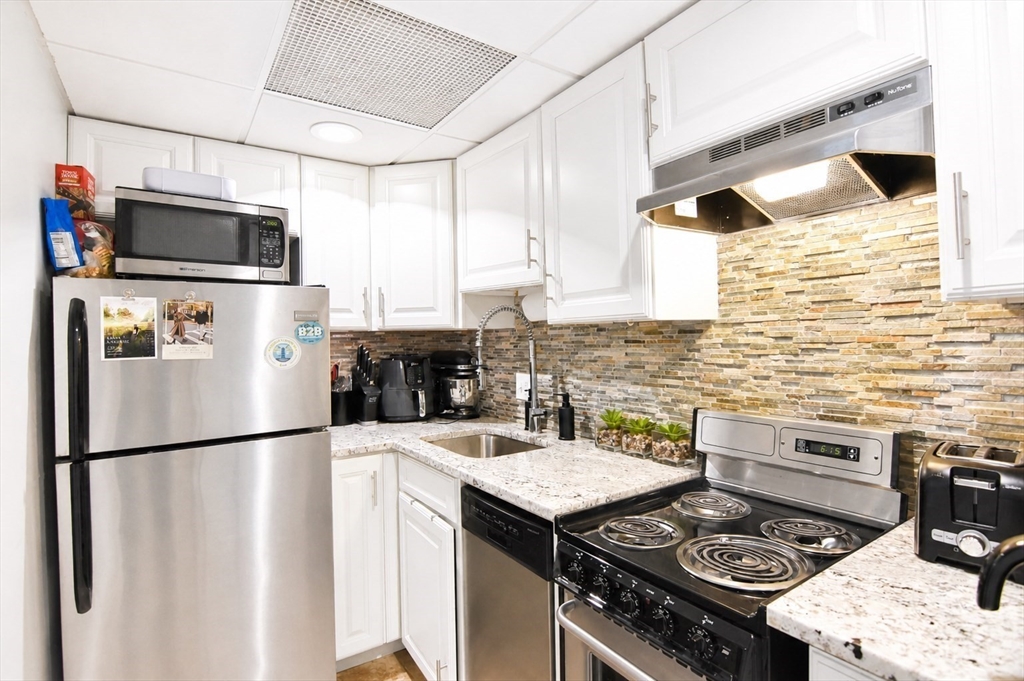 464 Commonwealth Avenue, Unit 33 Boston, MA 02215 - Photo 5 of 18