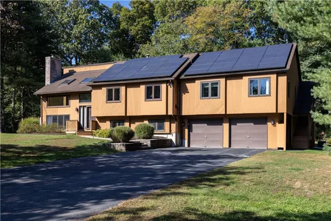 $849,900 | 8 Robin Drive, North Kingstown, RI 02852