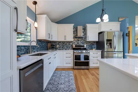 $849,900 | 8 Robin Drive, North Kingstown, RI 02852