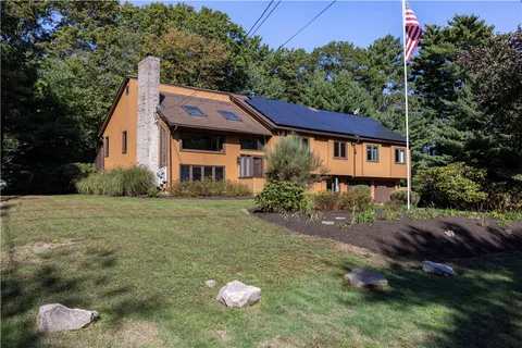 $849,900 | 8 Robin Drive, North Kingstown, RI 02852