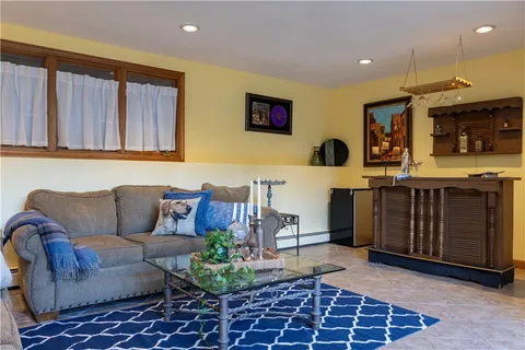 $849,900 | 8 Robin Drive, North Kingstown, RI 02852